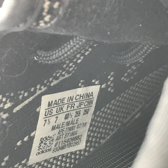 ❤️SOLD❤️Authentic Yeezy Boost 350 V2 “Oreo” - Picture 7 of 8
